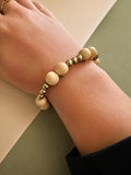 Bracelet élastique perles en bois beige & billes dorées