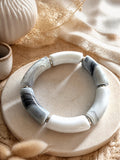 Bracelet élastique blanc & gris – intercalaires argentées